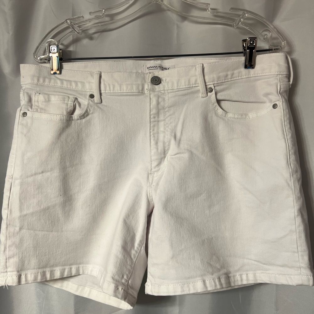 Banana Republic White Jean Shorts Classic size 32 roll up Style